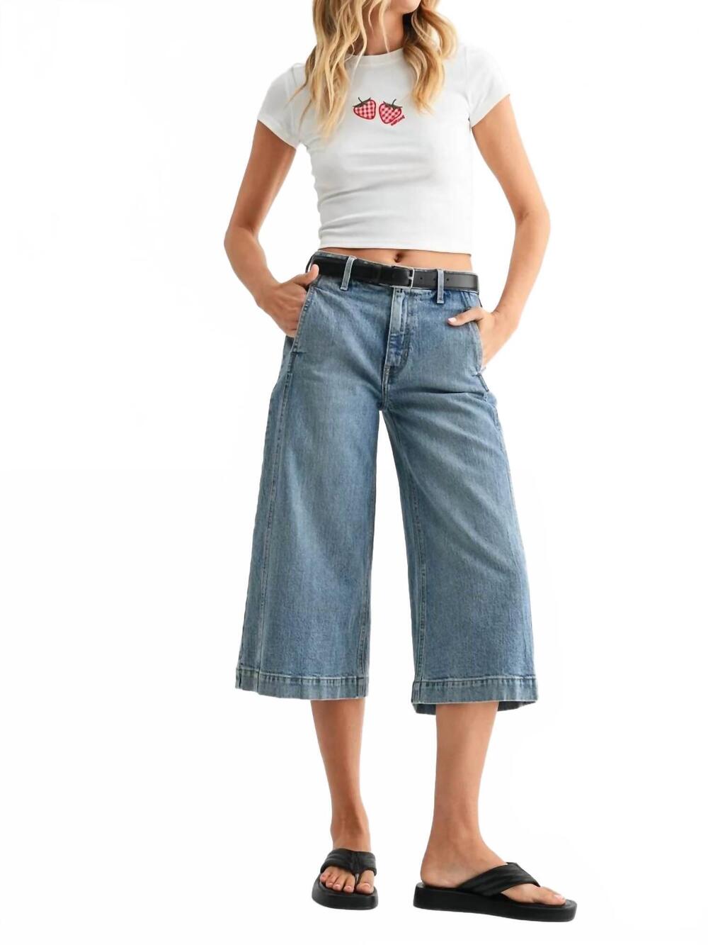 NEW JUST BLACK DENIM sideseam wide capri jeans in medium denim